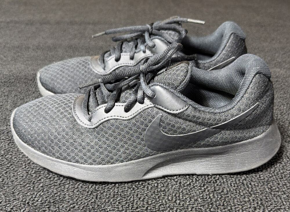 Nike Tanjun DJ6257-002 Womens 9 Running Shoes Black Athletic Sneaker